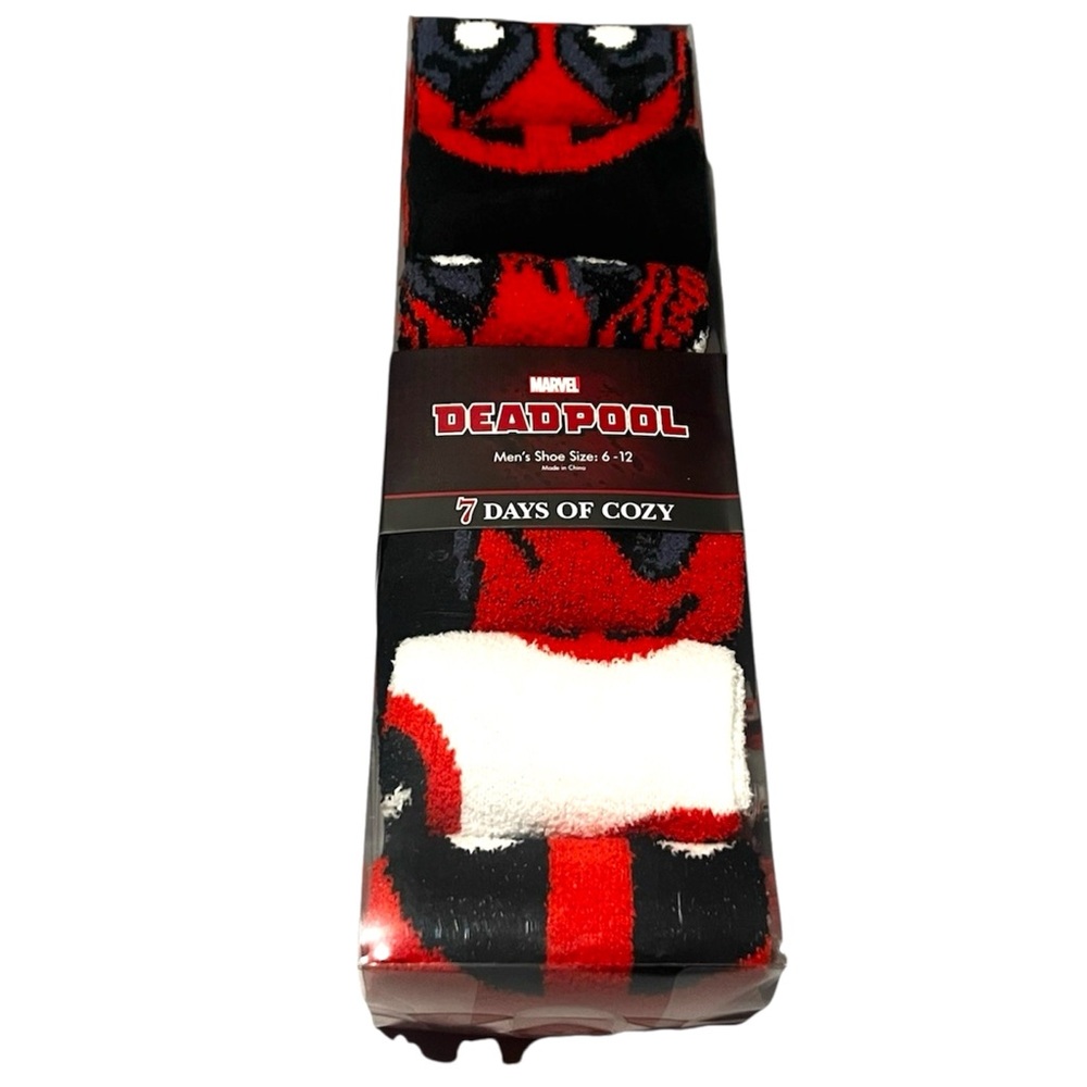 Marvel Deadpool Men's Casual Socks - Red and Black